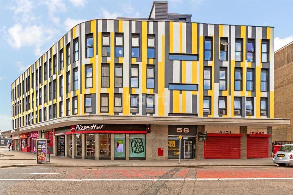 Park Street Apartment Luton By Hostaguest Exterior foto